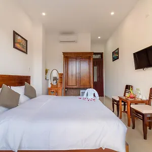 Hanh Nhung , Hoi An Vietnam